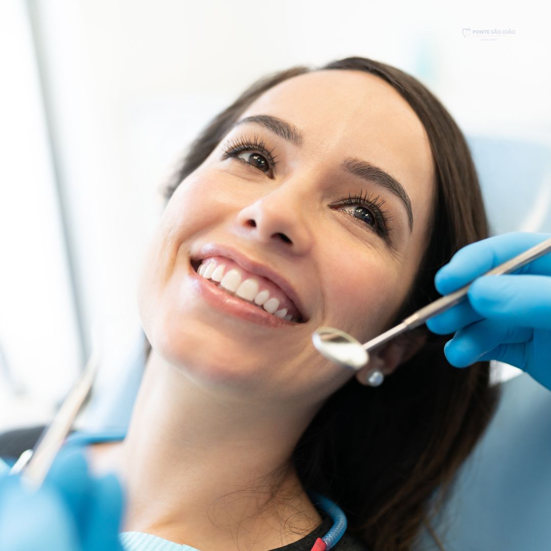 A reanatomização dental, um tratamento estético e funcional, emerge como uma luz no fim do túnel.