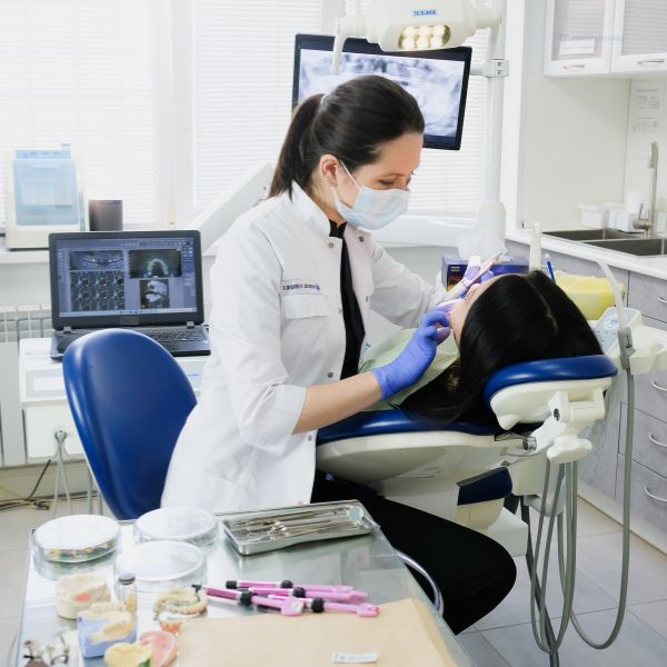 A reanatomização dental é uma verdadeira artista no palco da odontologia restauradora. A magia dessa técnica reside na sua capacidade de devolver não só a beleza, mas também a funcionalidade.