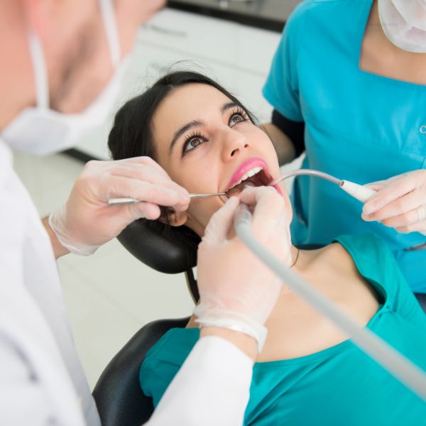 A reanatomização dental é uma verdadeira artista no palco da odontologia restauradora. A magia dessa técnica reside na sua capacidade de devolver não só a beleza, mas também a funcionalidade.