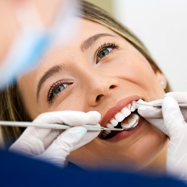 Recomendação: Faça a Limpeza Dentária a cada Seis Meses.