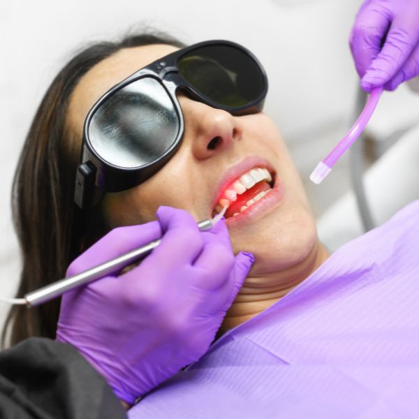 A Laserterapia na Odontologia: O Que é e como funciona?