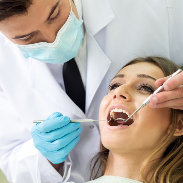 Como Cuidar Corretamente das Lentes de Contato Dental: Dicas Essenciais.