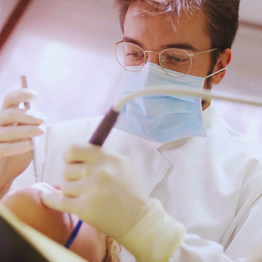 O Protocolo de Branemark é uma técnica inovadora de reabilitação oral que utiliza implantes dentários para fixar próteses em pacientes com edentulismo.