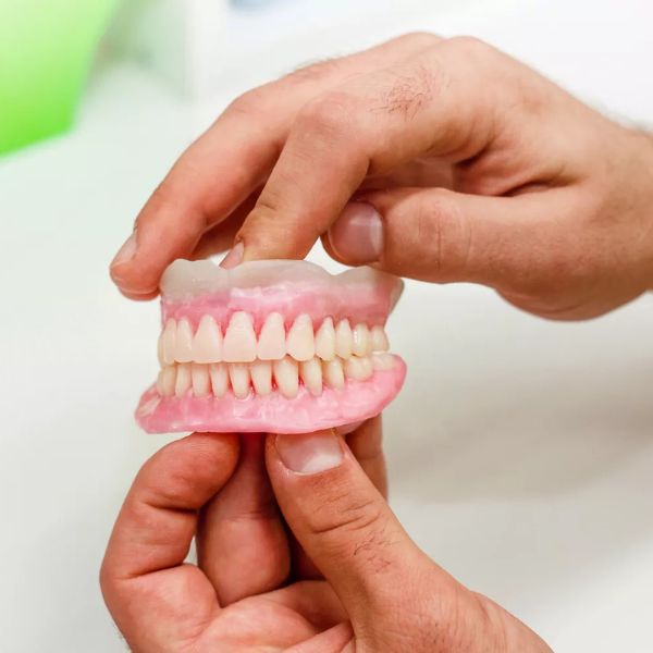 Implantes com Prótese Protocolo: Uma Solução Moderna.