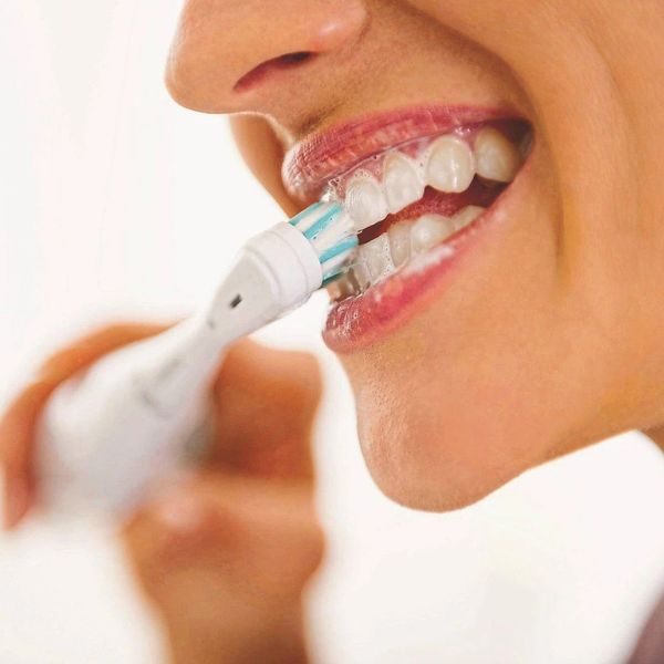 Escova Ortodôntica ou Escova Interdental: Qual a Melhor Opção?