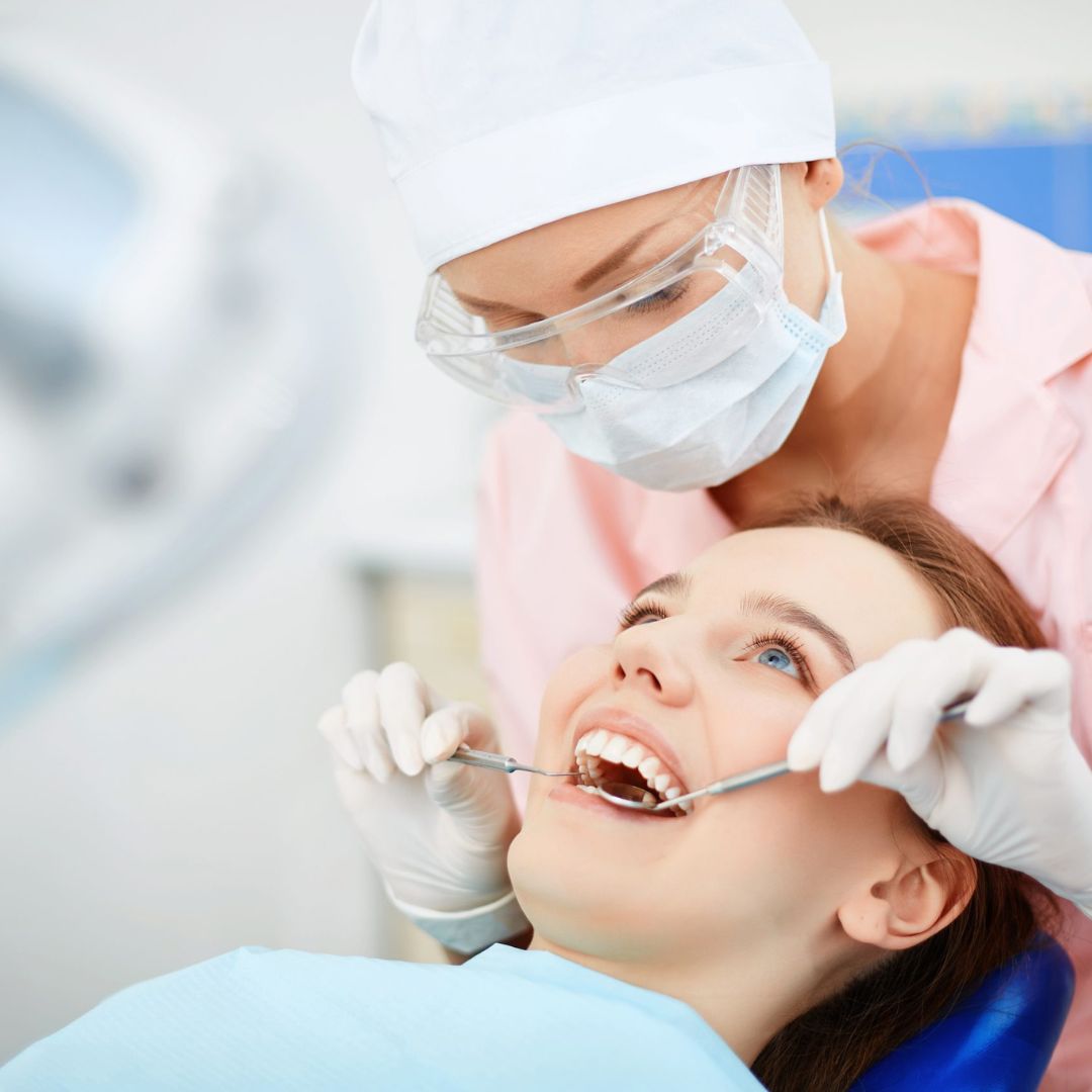 Um sorriso saudável não só melhora a autoestima, mas também está relacionado à saúde do corpo como um todo.