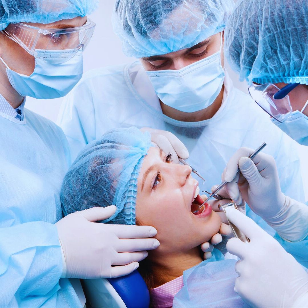A estomatologia é uma especialidade odontológica que se concentra no estudo, diagnóstico, prevenção e tratamento de doenças que afetam a cavidade oral.