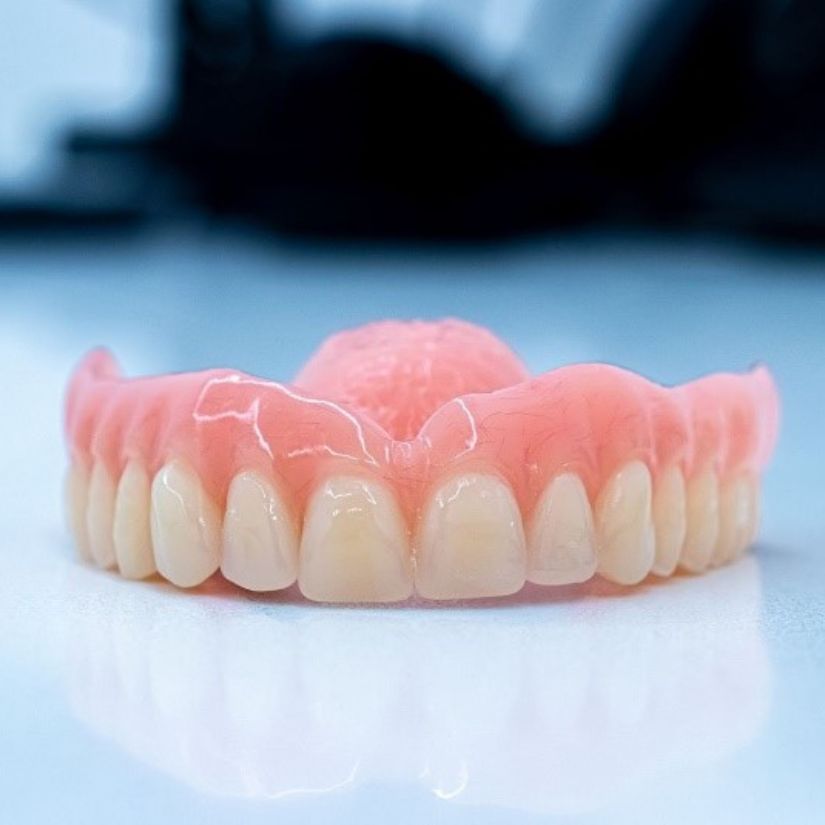 O Papel das Próteses Removíveis na Odontologia e Suas Vantagens.