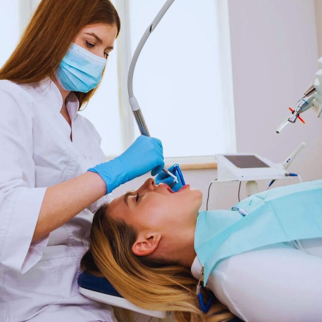 A saúde gengival é um pilar essencial para a saúde bucal geral. Gengivas saudáveis servem como base para dentes fortes e previnem doenças mais graves.