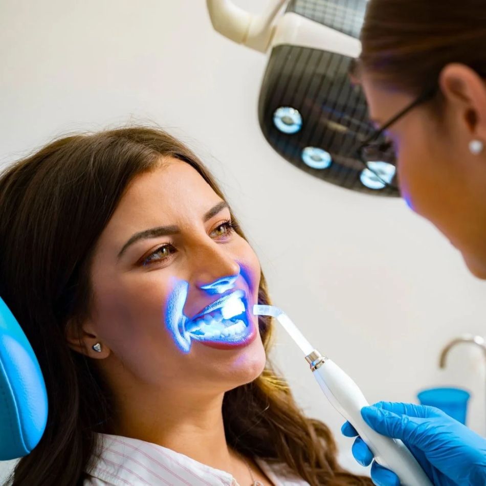 Como Funciona o Clareamento Dental no Consultório e Quais são Suas Vantagens.