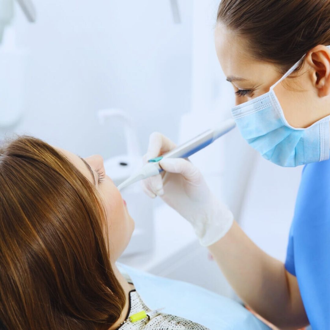 O tratamento periodontal é fundamental para garantir a saúde bucal e prevenir complicações que podem afetar não só a boca, mas a saúde geral.