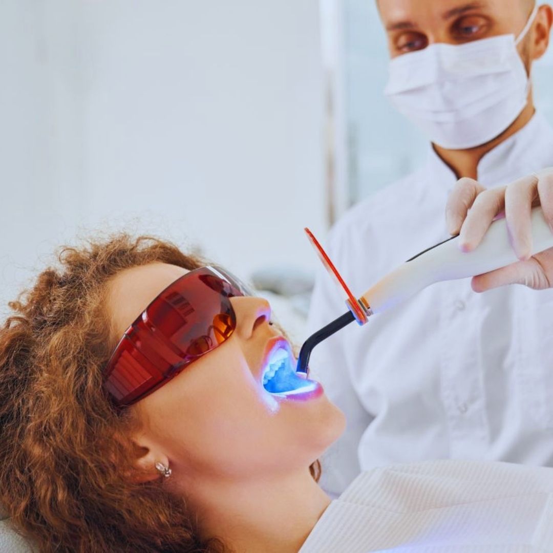 Nos últimos anos, a tecnologia laser revolucionou diversos campos, incluindo a odontologia.