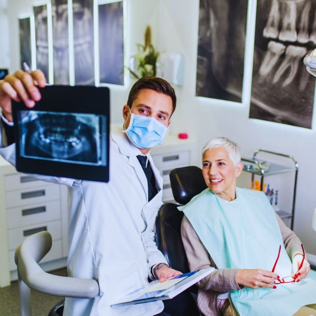 A estomatologia é uma área fundamental dentro da odontologia, focada na prevenção, diagnóstico e tratamento de doenças que afetam a boca e suas estruturas adjacentes.