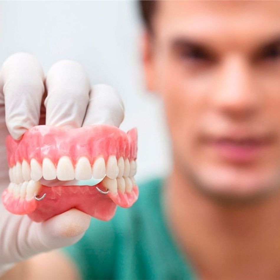 Os Tipos de Próteses Removíveis e suas Vantagens para o Sorriso Perfeito.