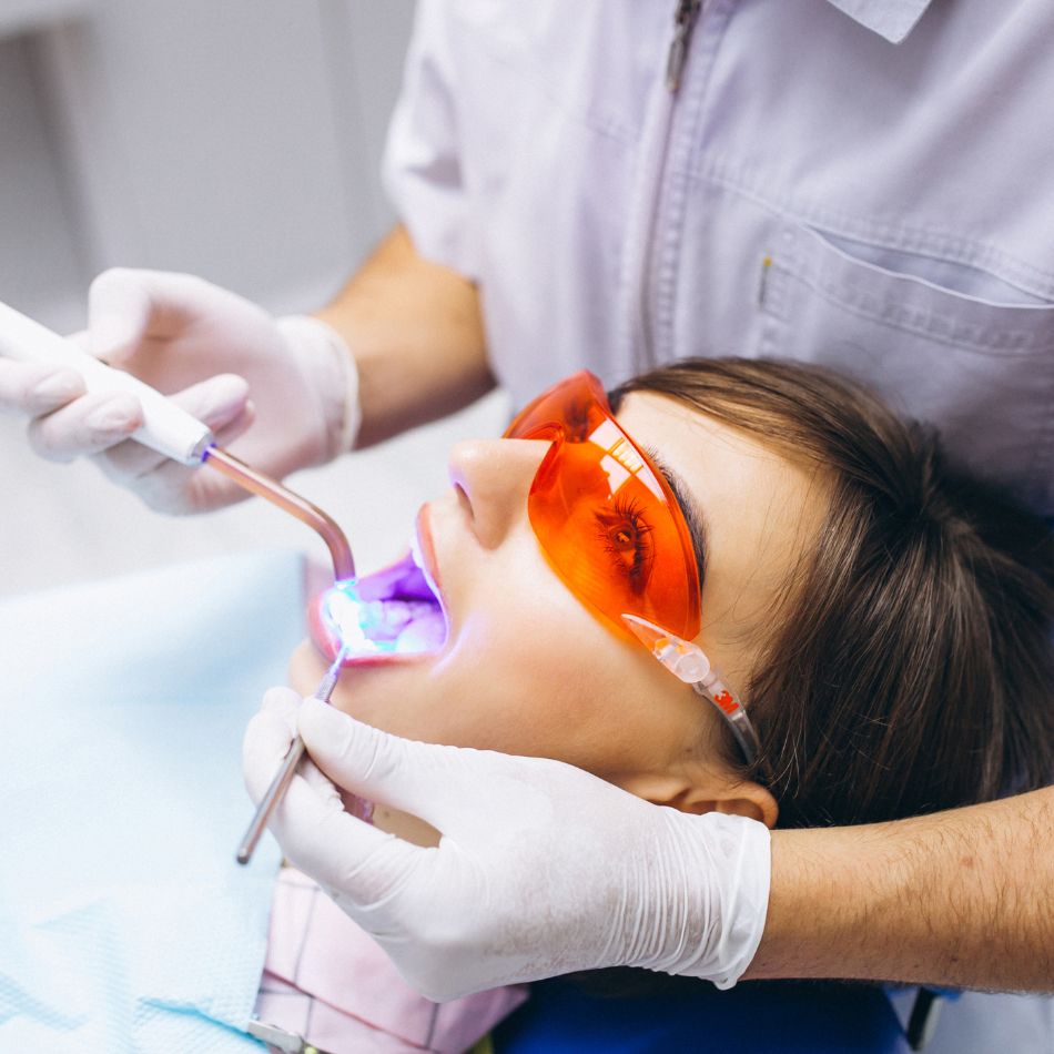 Clareamento Dental Profissional: Conquiste um Sorriso Radiante.