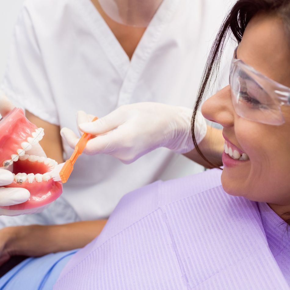 Prótese Total (Dentadura): O Guia Definitivo para Recuperar seu Sorriso.