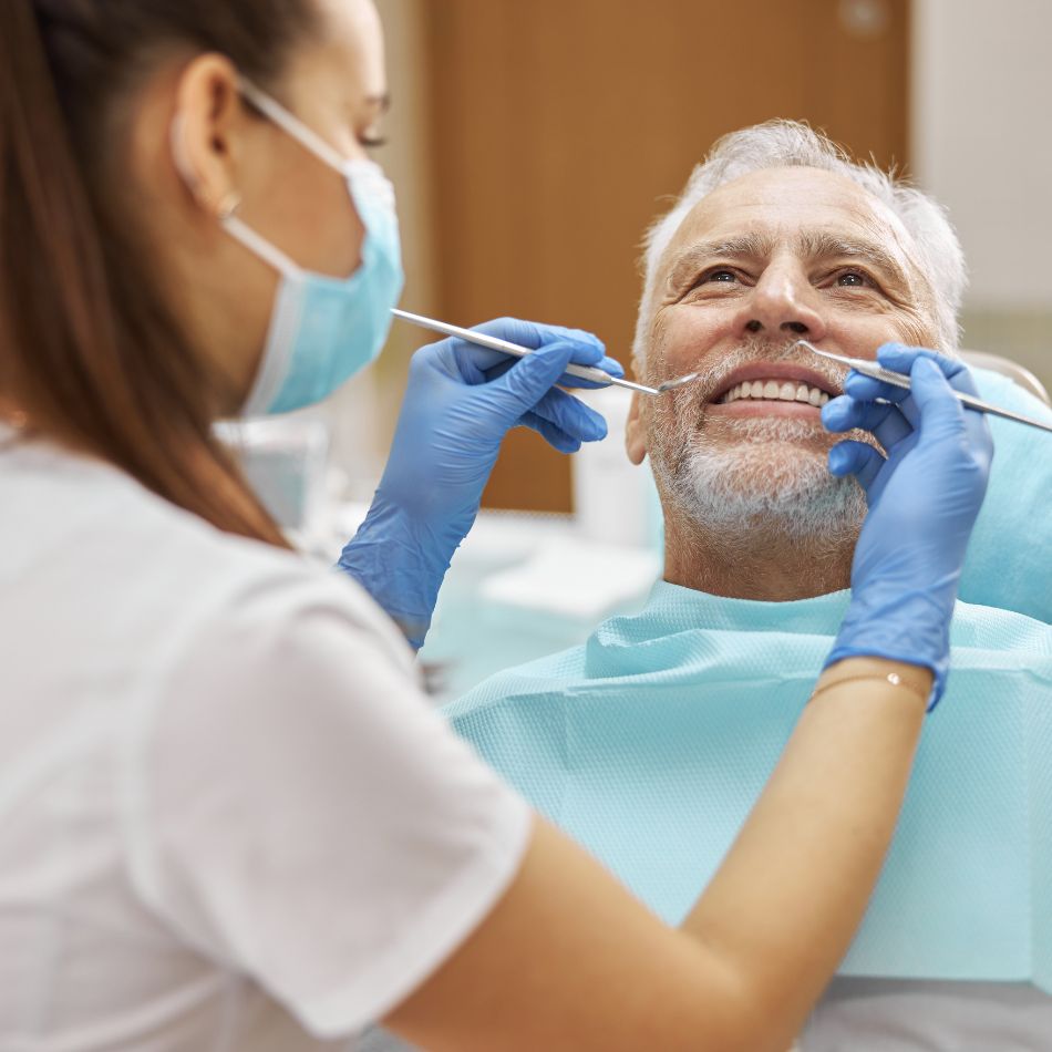 Próteses Dentárias Personalizadas para Idosos.