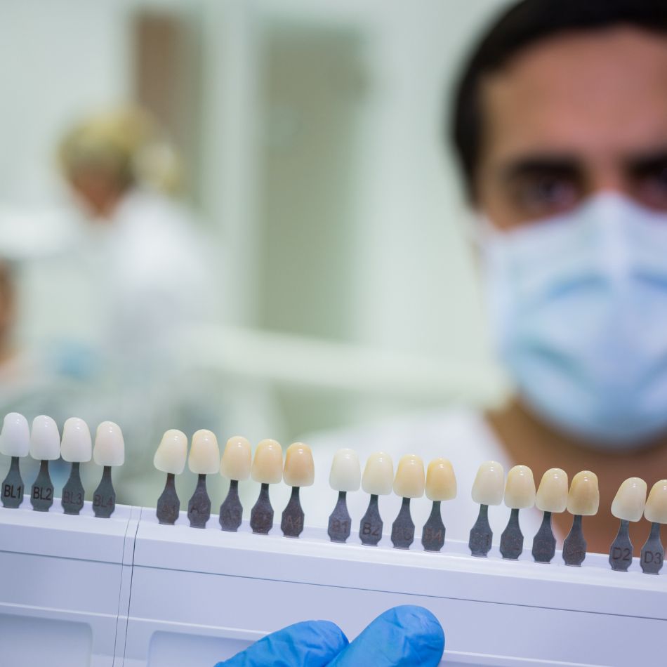 Cores de Dentes para Prótese: Descubra Como Escolher o Tom Ideal.