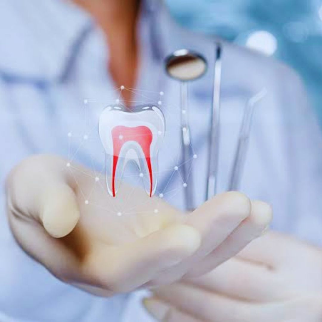 A saúde e a estética do sorriso desempenham um papel fundamental em nossa qualidade de vida, impactando desde a capacidade de mastigar até a nossa autoconfiança. No entanto, é muito comum que, ao longo do tempo, os dentes sofram agressões diárias que comprometem sua estrutura mineral.