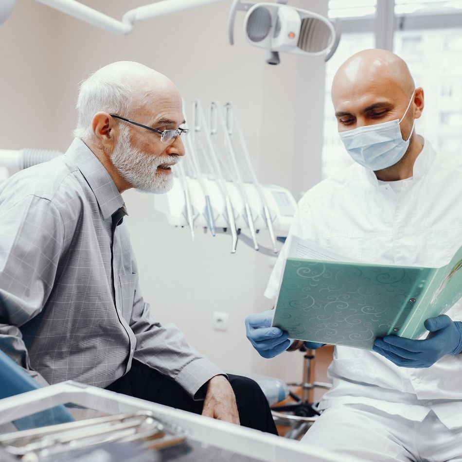 Odontogeriatria: Saúde Bucal na Terceira Idade e Seus Cuidados.