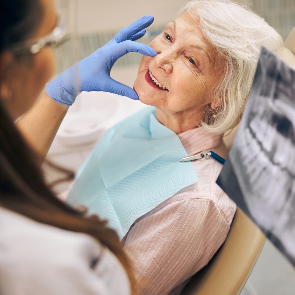 Odontogeriatria: Saúde Bucal na Terceira Idade e Seus Cuidados.