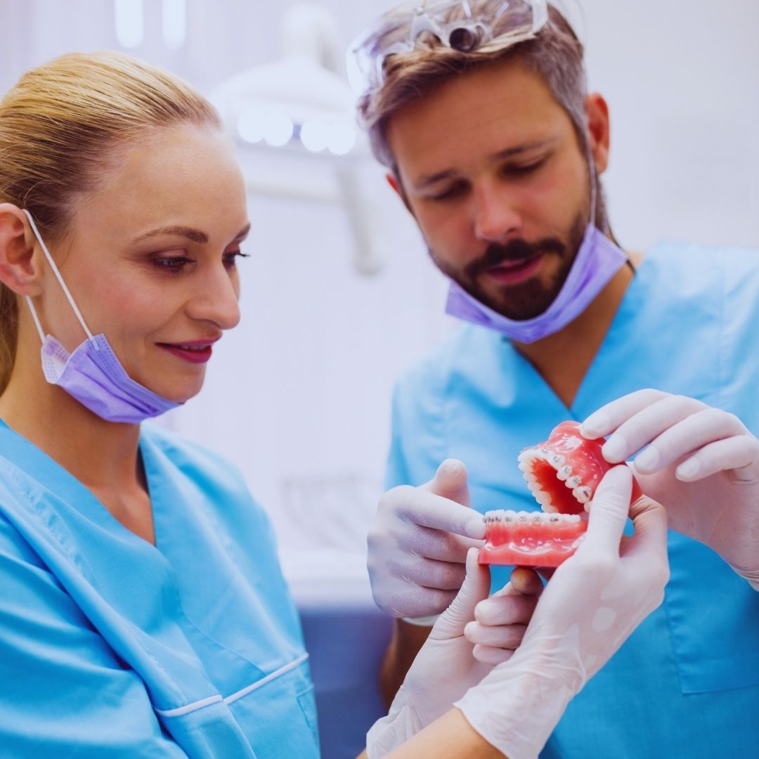 O Protocolo de Branemark é a melhor solução da odontologia moderna para quem deseja abandonar a dentadura móvel e recuperar dentes fixos definitivos.
